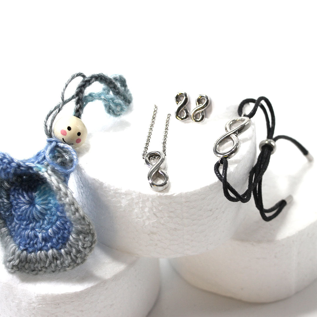 Unendliche Acht silber