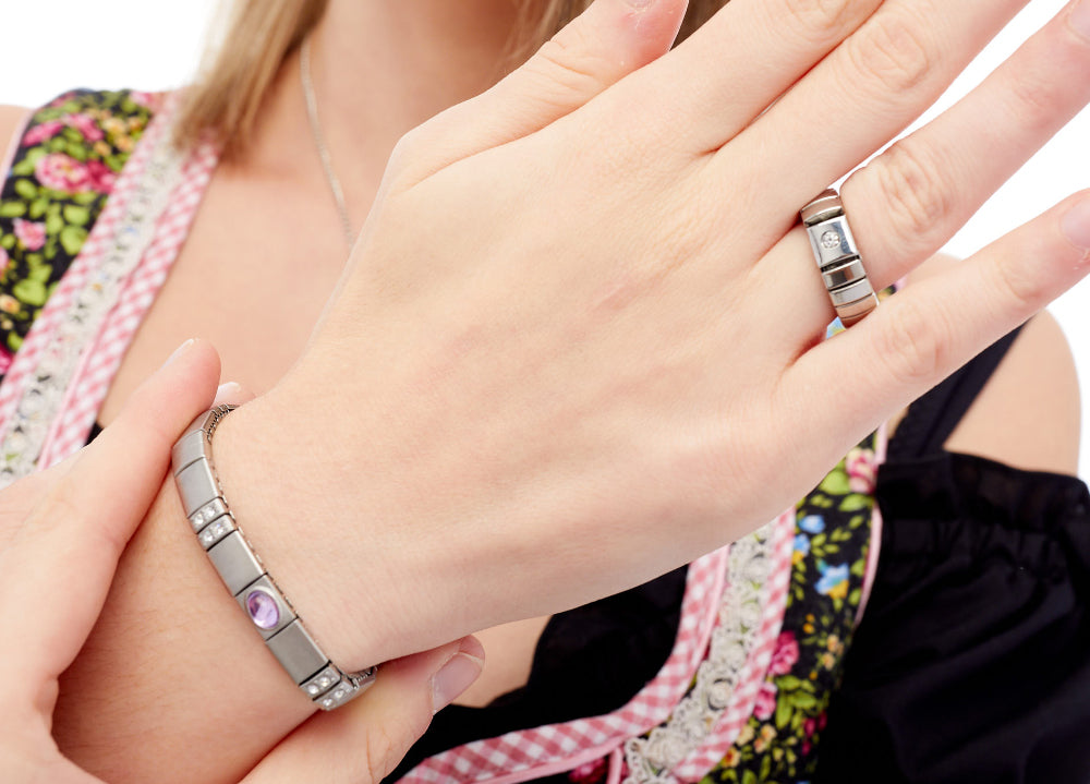 Magnetarmband mit violetten Stein