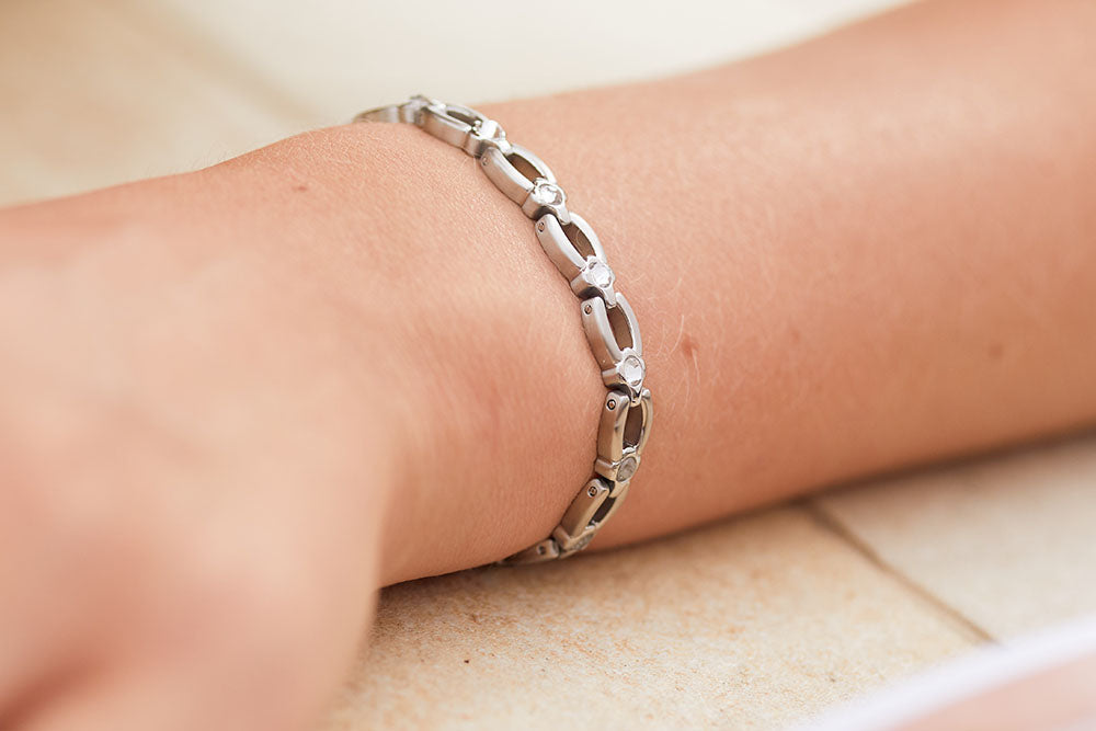 Magnetarmband mit Steinen