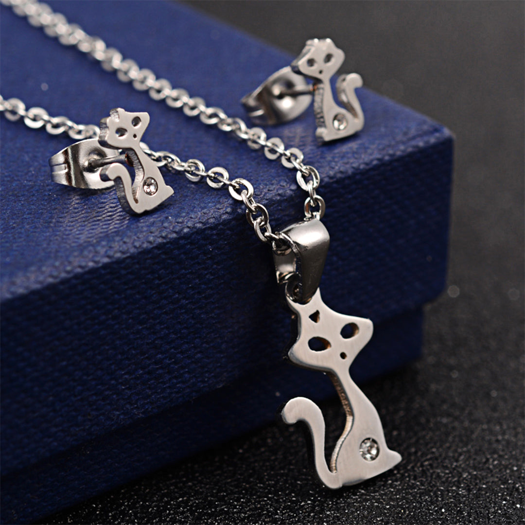 Anhänger mit Kette und Ohrstecker