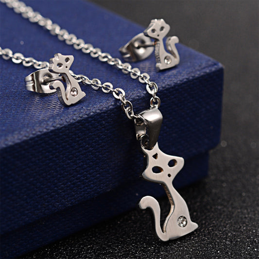 Anhänger mit Kette und Ohrstecker