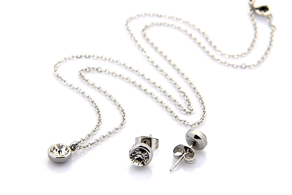 Anhänger mit Kette und Ohrstecker