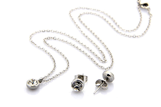 Anhänger mit Kette und Ohrstecker