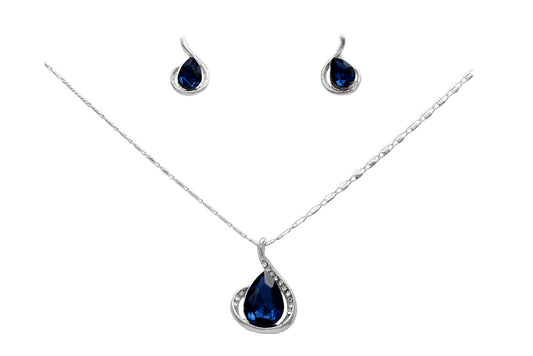 Anhänger mit Kette und Ohrstecker