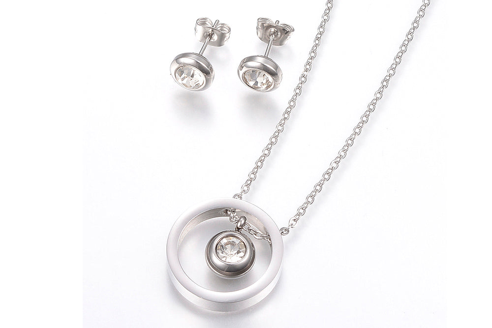 Anhänger mit Kette und Ohrstecker