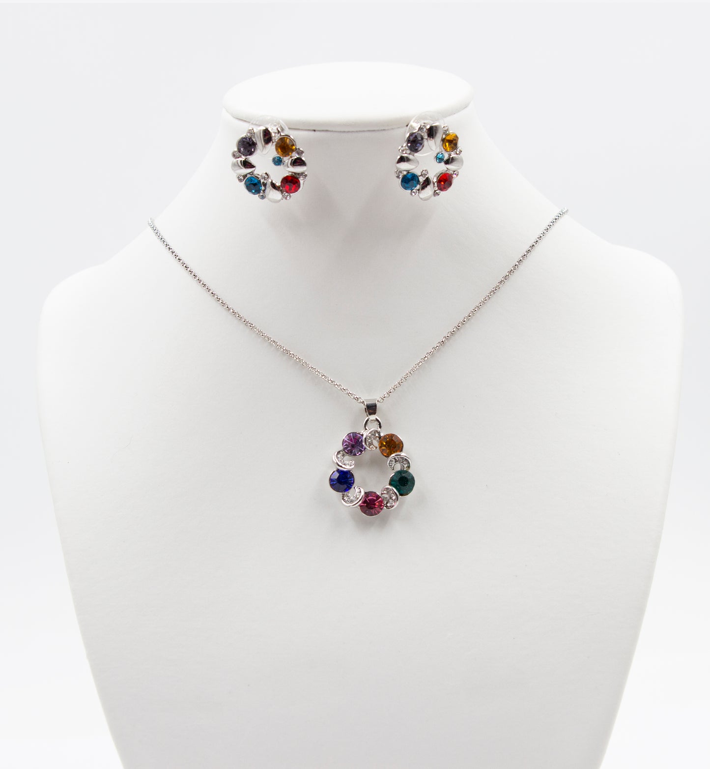 Anhänger mit Kette und Ohrstecker